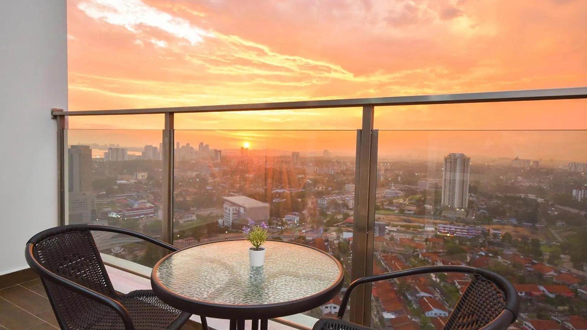 Tritower Residence By Nest Home【Walking Distance To Ciq】 location