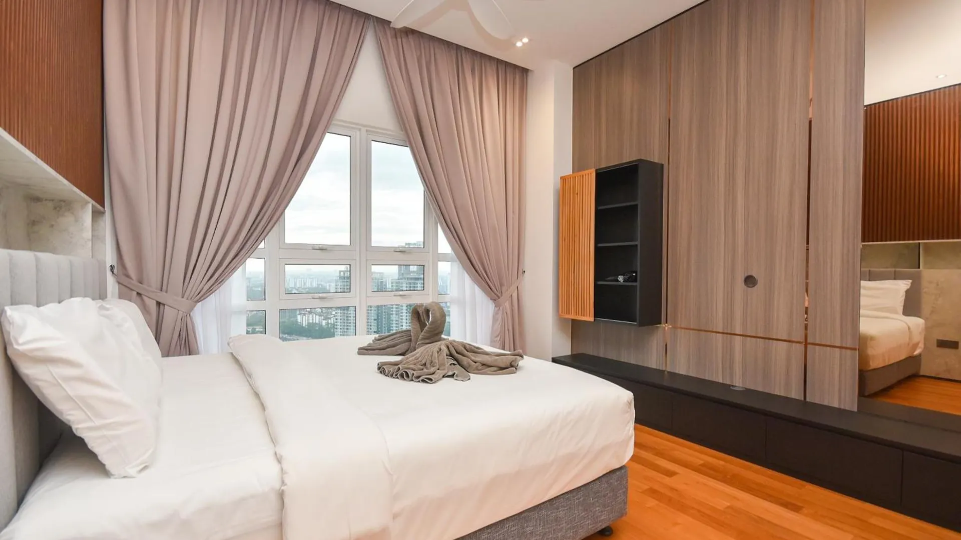 Tritower Residence By Nest Home【Walking Distance To Ciq】 Johor Bahru Apartment