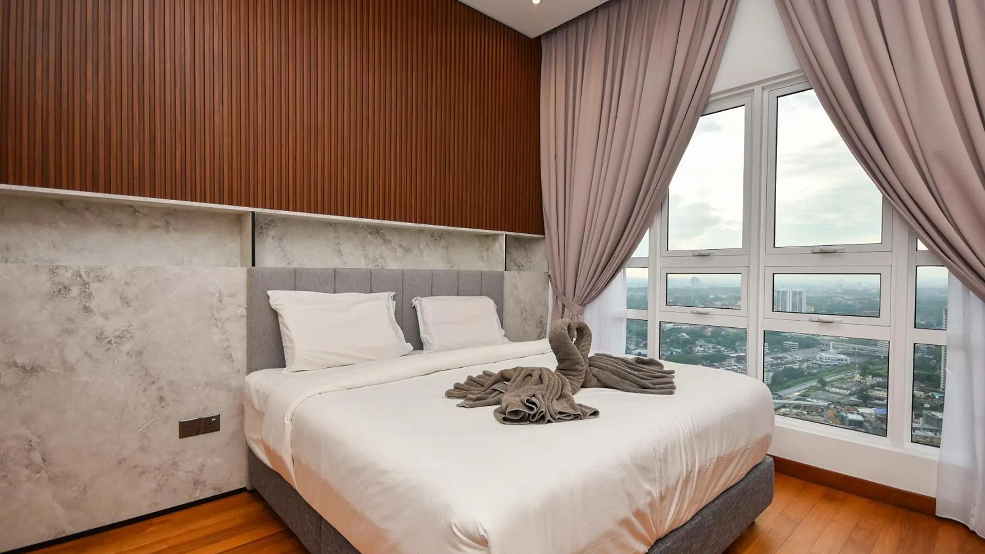 Tritower Residence By Nest Home【Walking Distance To Ciq】 Johor Bahru Apartment