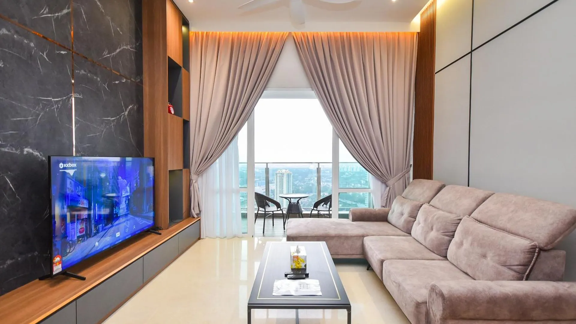 Tritower Residence By Nest Home【Walking Distance To Ciq】 Johor Bahru