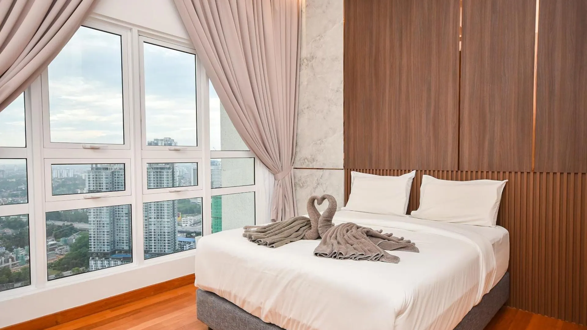 Tritower Residence By Nest Home【Walking Distance To Ciq】 Johor Bahru Apartment
