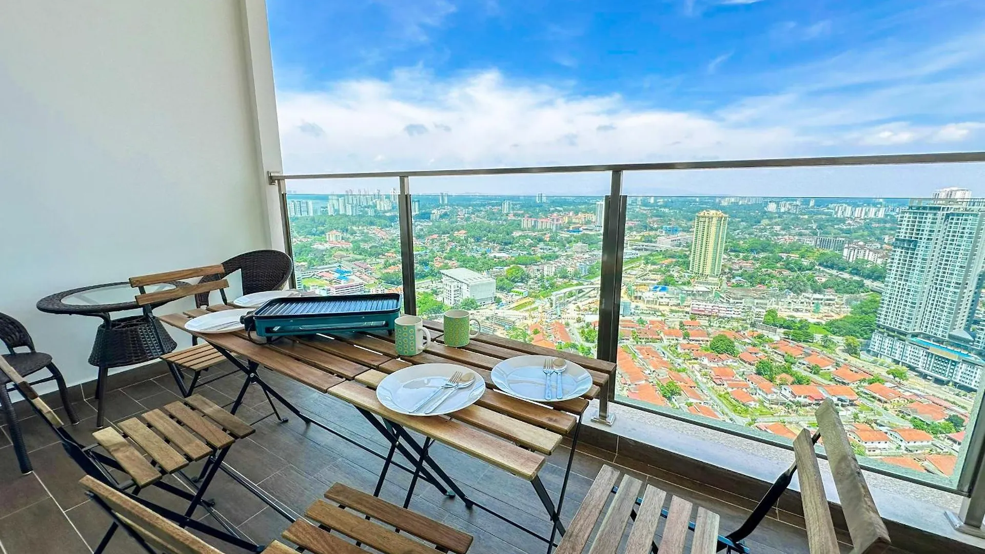 Tritower Residence By Nest Home【Walking Distance To Ciq】 Johor Bahru Malaysia